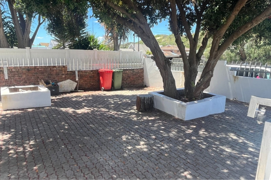 6 Bedroom Property for Sale in Cannonville Eastern Cape